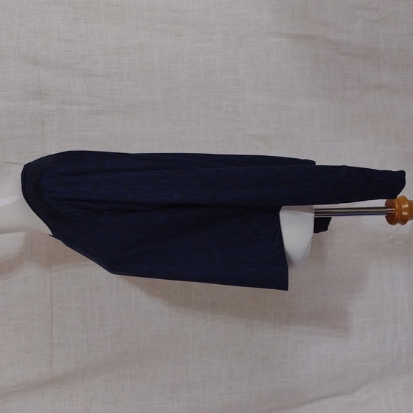 Title 9 long-sleeved shirttail hem athletic tee - Picture 6 of 8